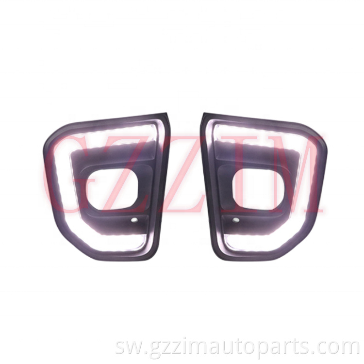 Mchana wa gari wakati wa kukimbia taa za taa za taa za Everest 2022-2023